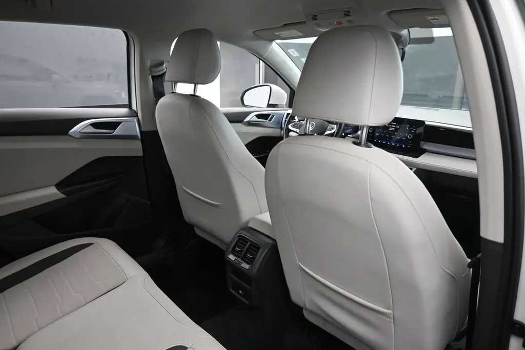 2025 Volkswagen Taos