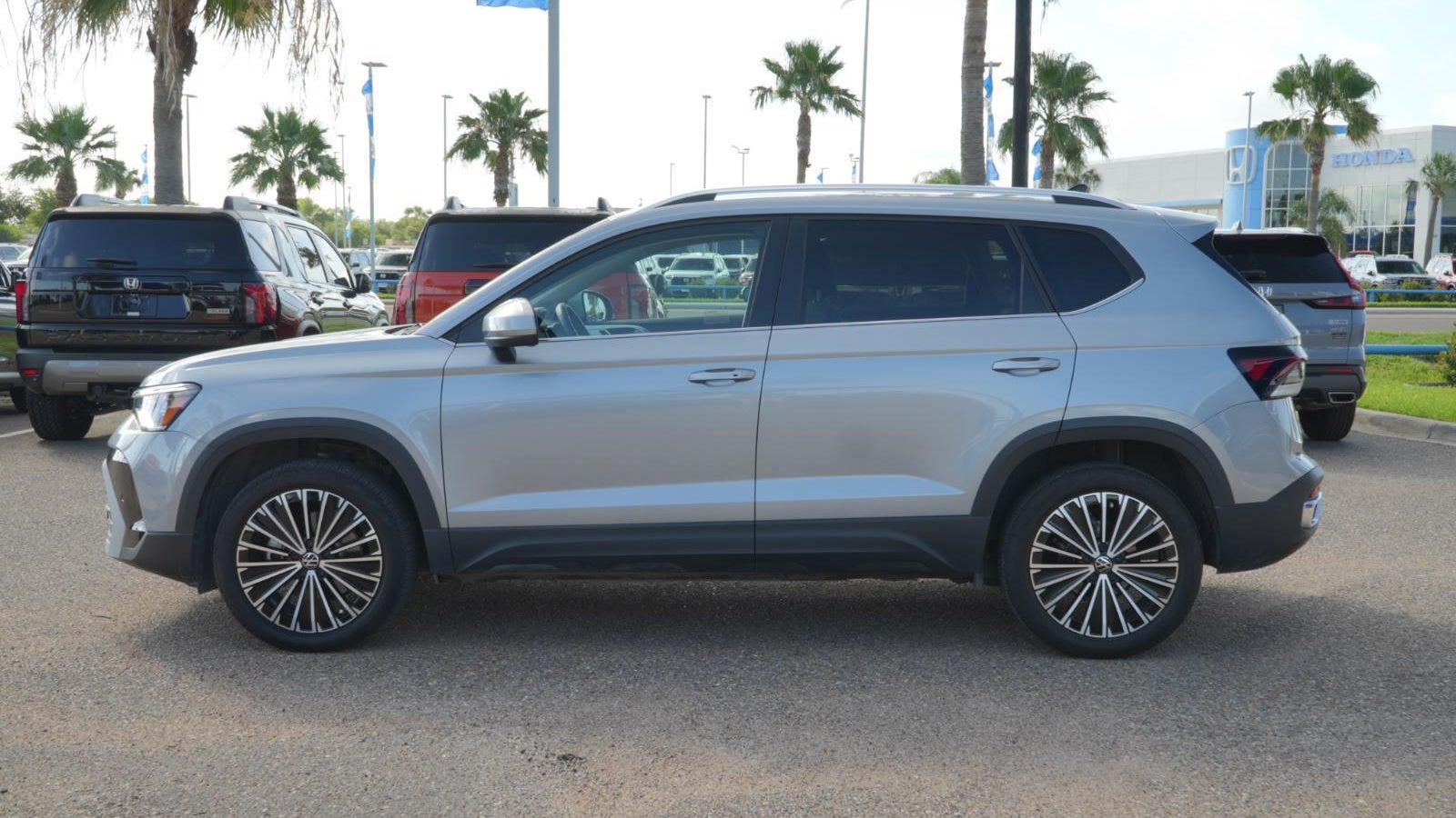 2025 Volkswagen Taos SE