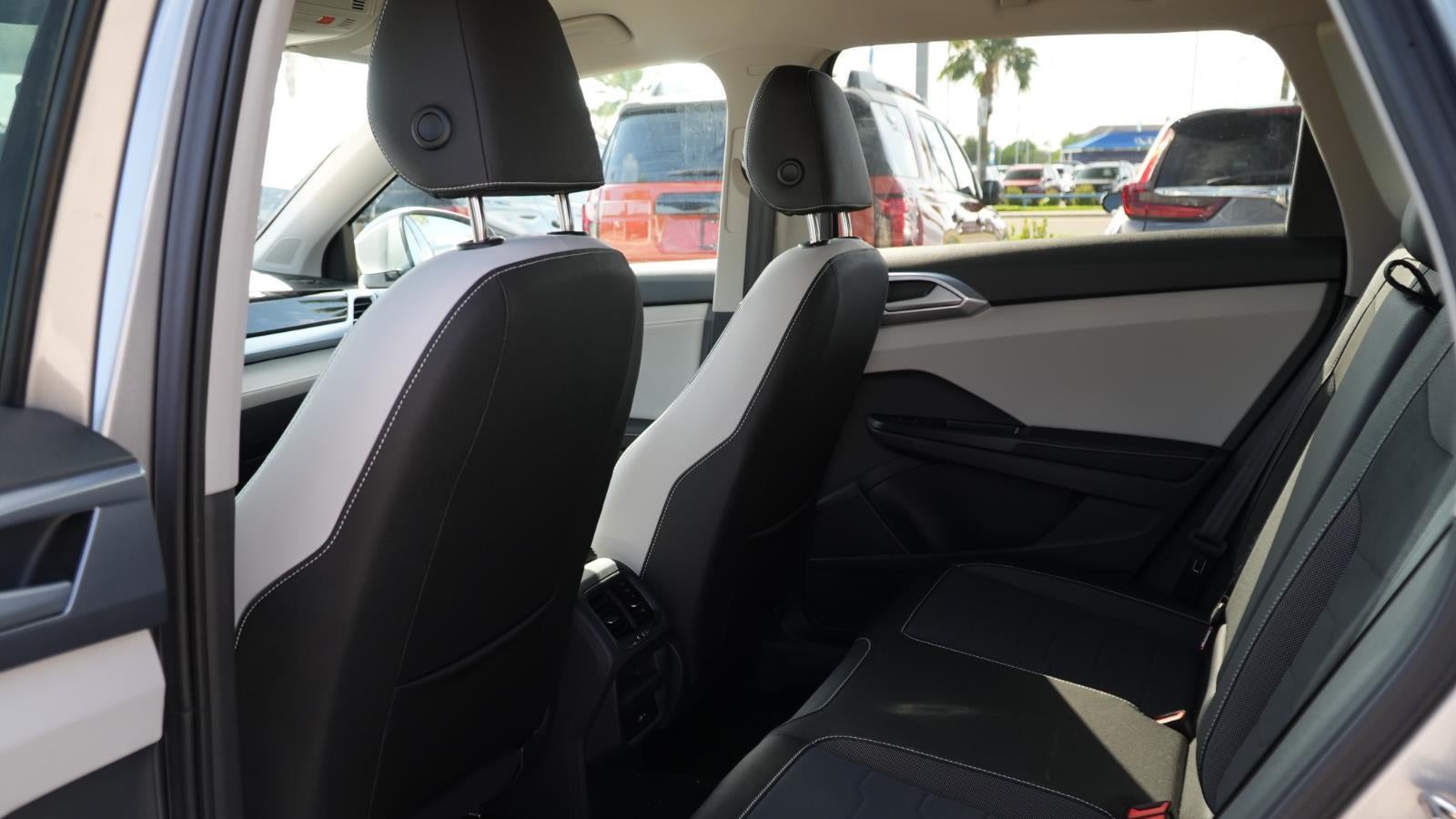2025 Volkswagen Taos SE