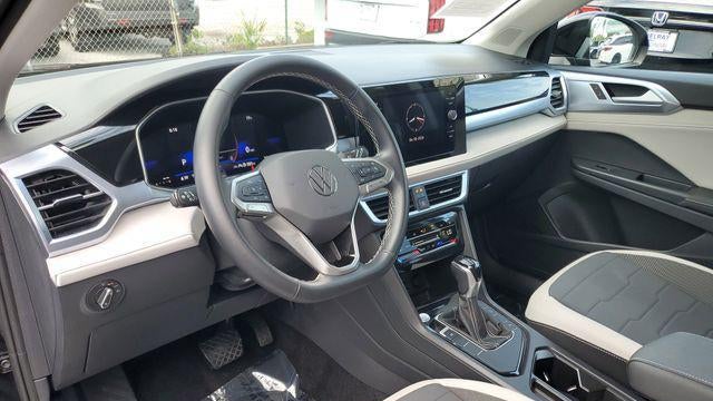 2025 Volkswagen Taos SE