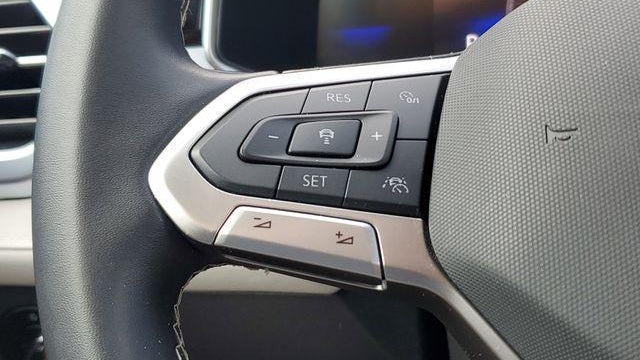 2025 Volkswagen Taos SE