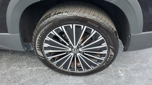 2025 Volkswagen Taos SE