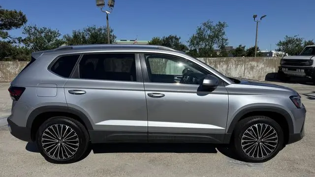 2025 Volkswagen Taos SE