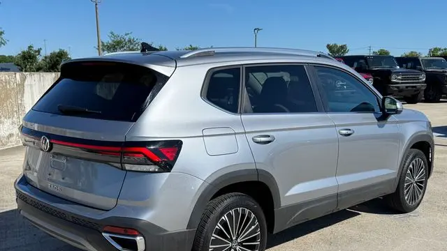 2025 Volkswagen Taos SE