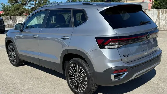 2025 Volkswagen Taos SE