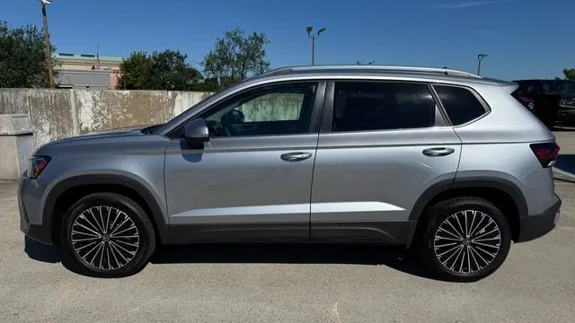 2025 Volkswagen Taos SE