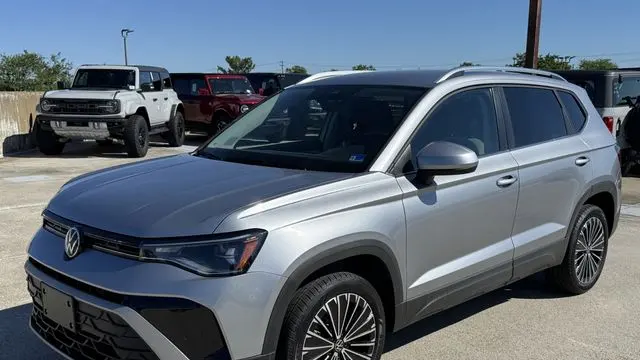 2025 Volkswagen Taos SE