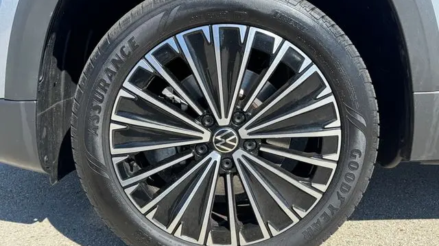 2025 Volkswagen Taos SE