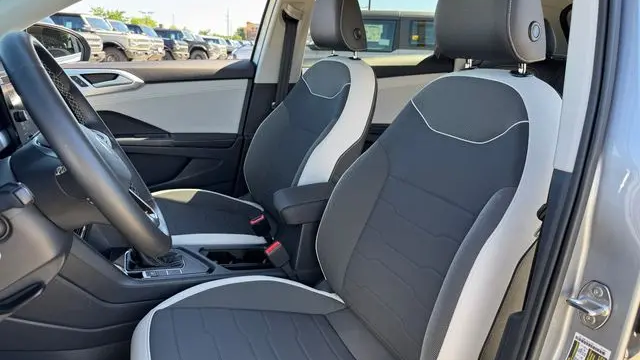 2025 Volkswagen Taos SE
