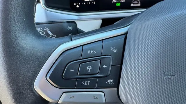 2025 Volkswagen Taos SE