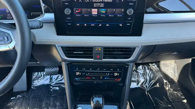 2025 Volkswagen Taos SE