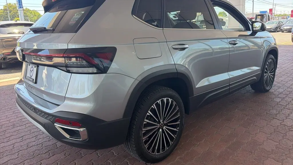 2025 Volkswagen Taos SE