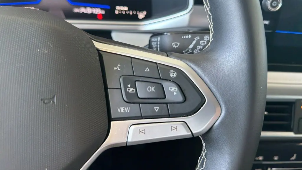 2025 Volkswagen Taos SE