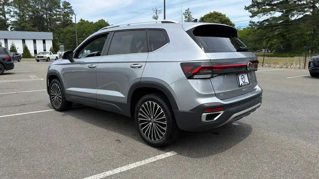 2025 Volkswagen Taos SE
