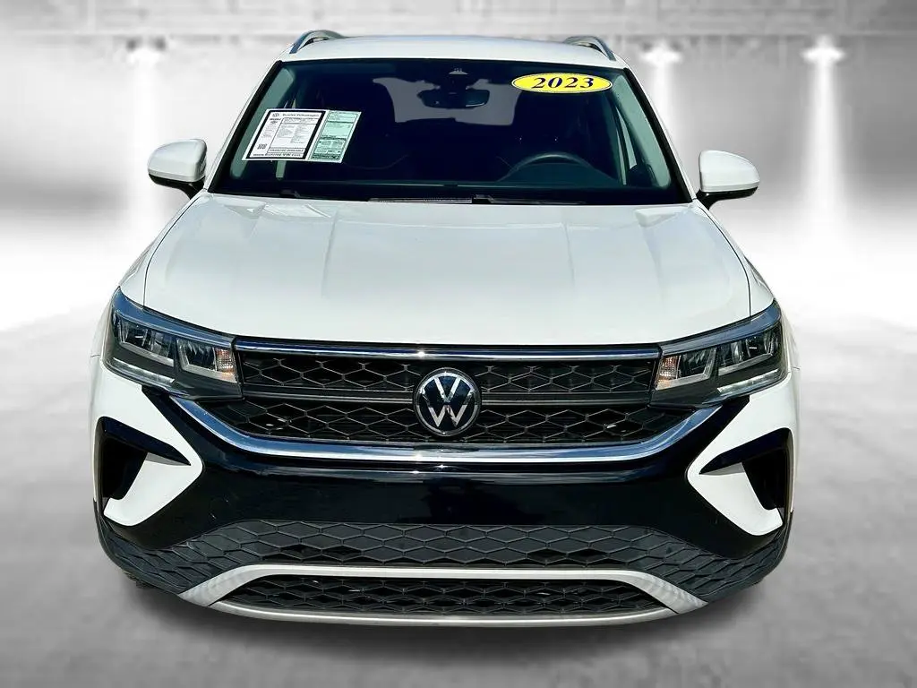 2023 Volkswagen Taos SE — photo 1 of 12