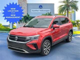 2022 Volkswagen Taos with Kings Red Metallic Exterior