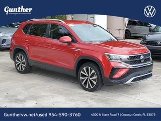 2022 Volkswagen Taos with Kings Red Metallic Exterior
