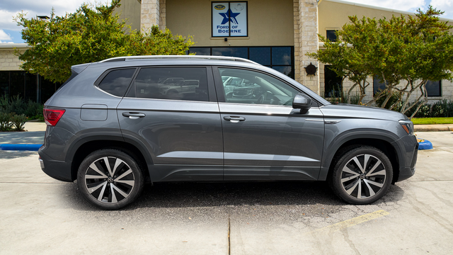 2024 Volkswagen Taos SE