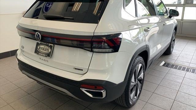 2025 Volkswagen Taos SE 4Motion