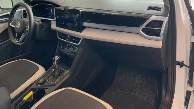 2025 Volkswagen Taos SE 4Motion