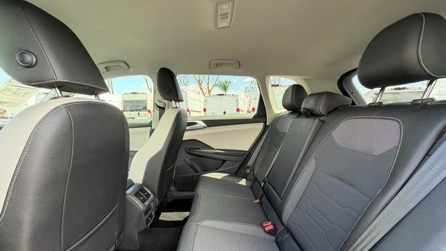 2025 Volkswagen Taos SE 4Motion
