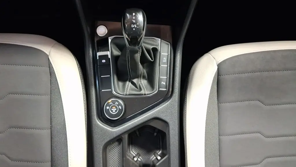 2025 Volkswagen Taos SE 4Motion
