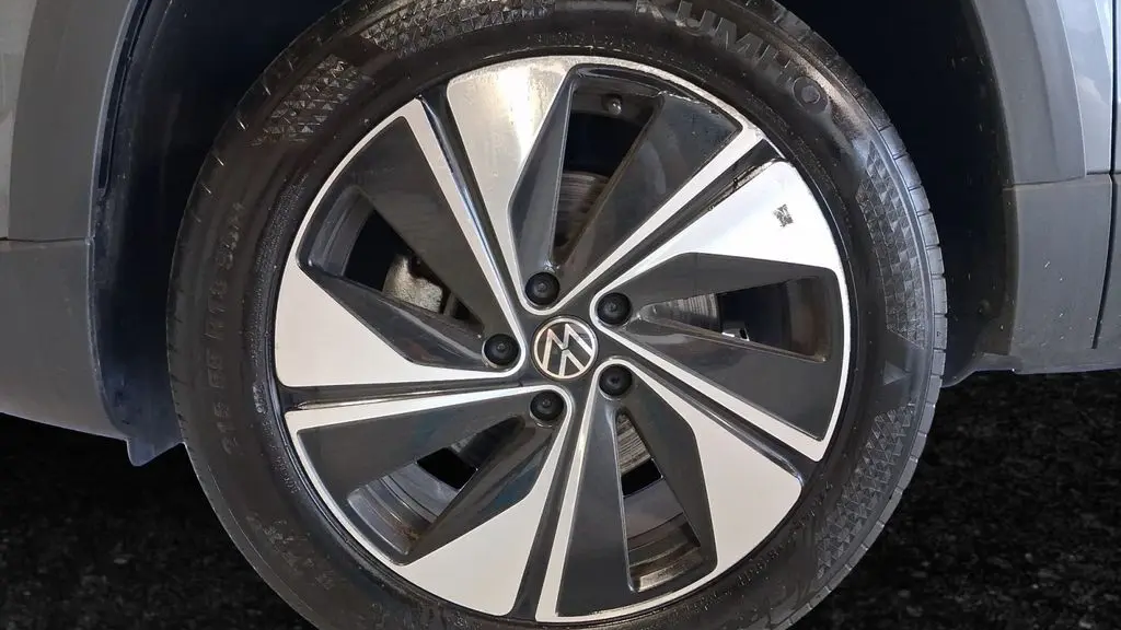 2025 Volkswagen Taos SE 4Motion