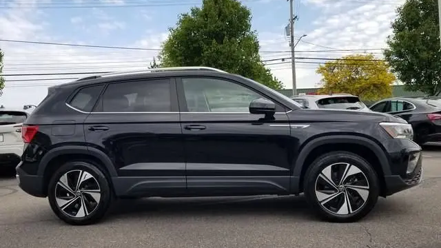 2024 Volkswagen Taos SE 4Motion