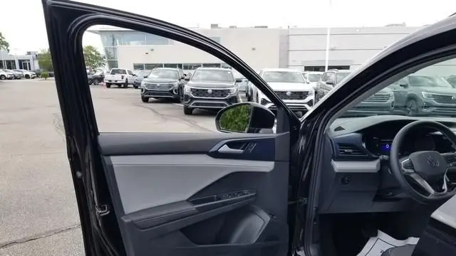 2024 Volkswagen Taos SE 4Motion