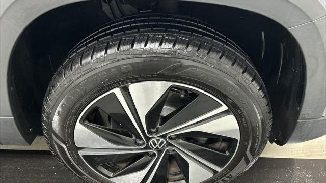 2023 Volkswagen Taos SE 4Motion