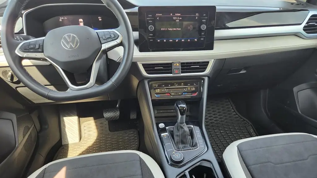 2025 Volkswagen Taos SE 4Motion