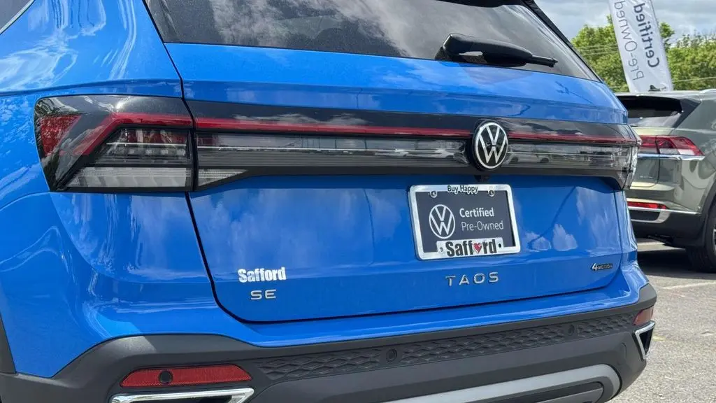 2025 Volkswagen Taos SE 4Motion