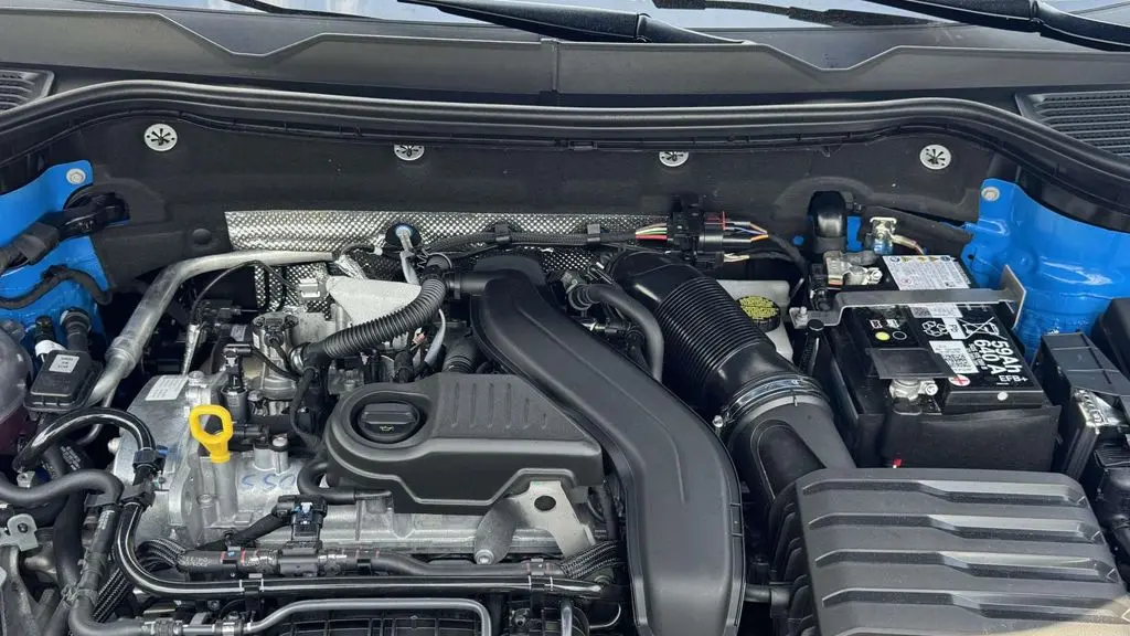 2025 Volkswagen Taos SE 4Motion