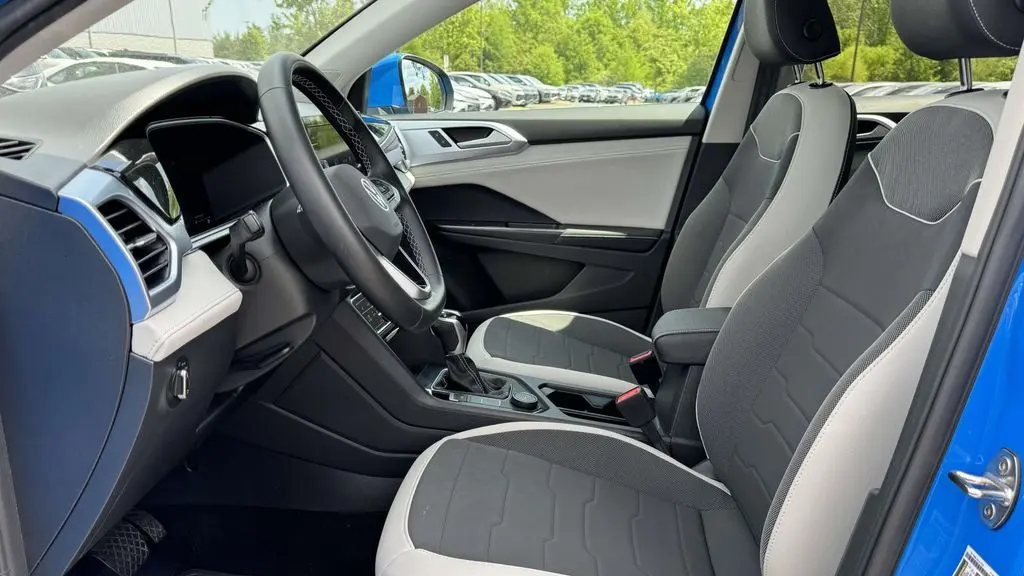 2025 Volkswagen Taos SE 4Motion