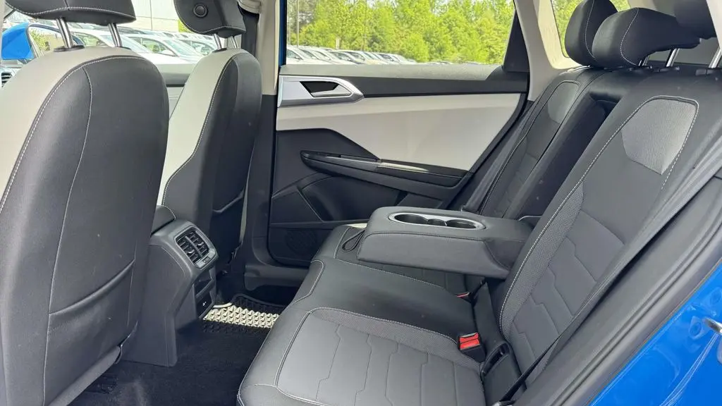 2025 Volkswagen Taos SE 4Motion
