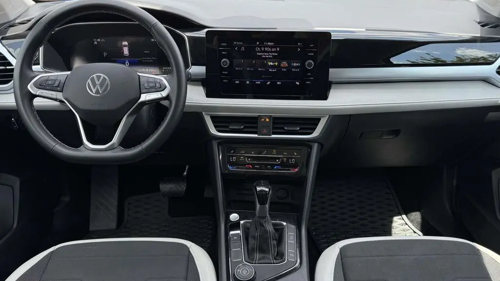 2025 Volkswagen Taos SE 4Motion