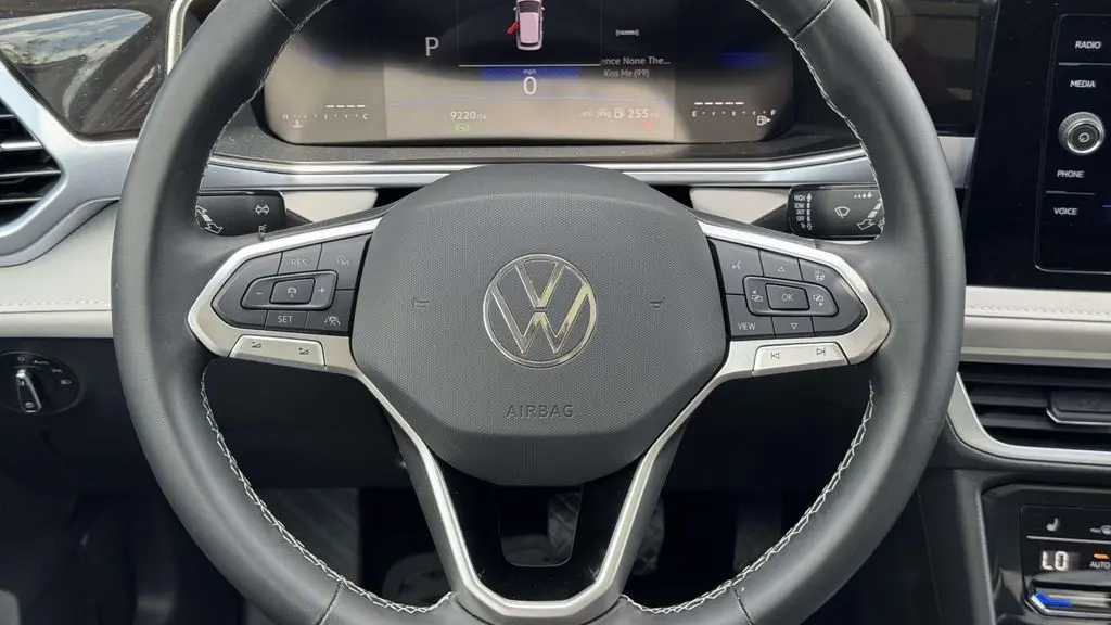 2025 Volkswagen Taos SE 4Motion