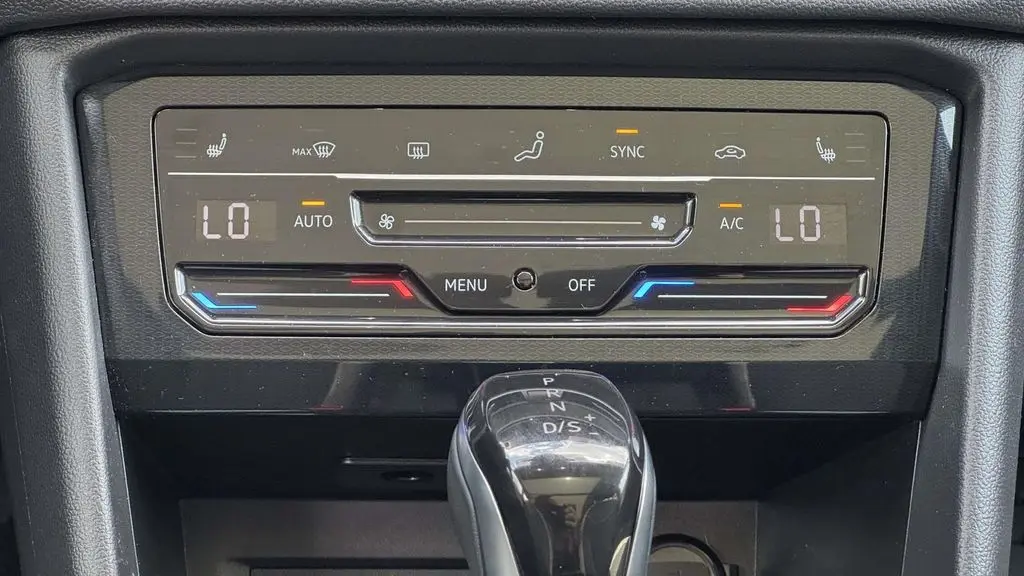 2025 Volkswagen Taos SE 4Motion