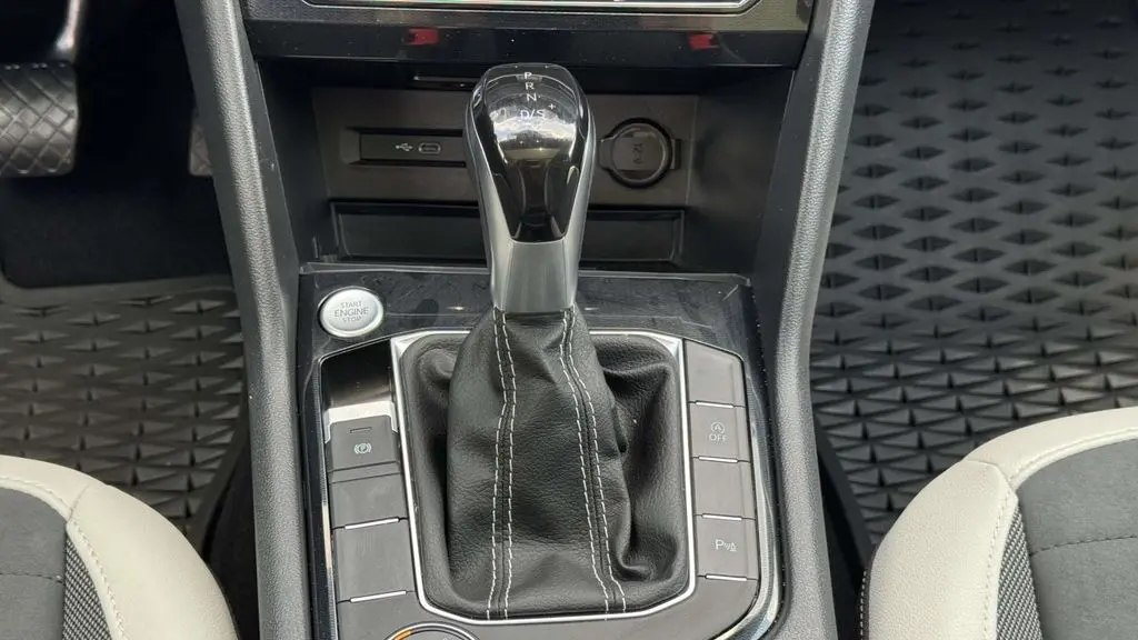 2025 Volkswagen Taos SE 4Motion