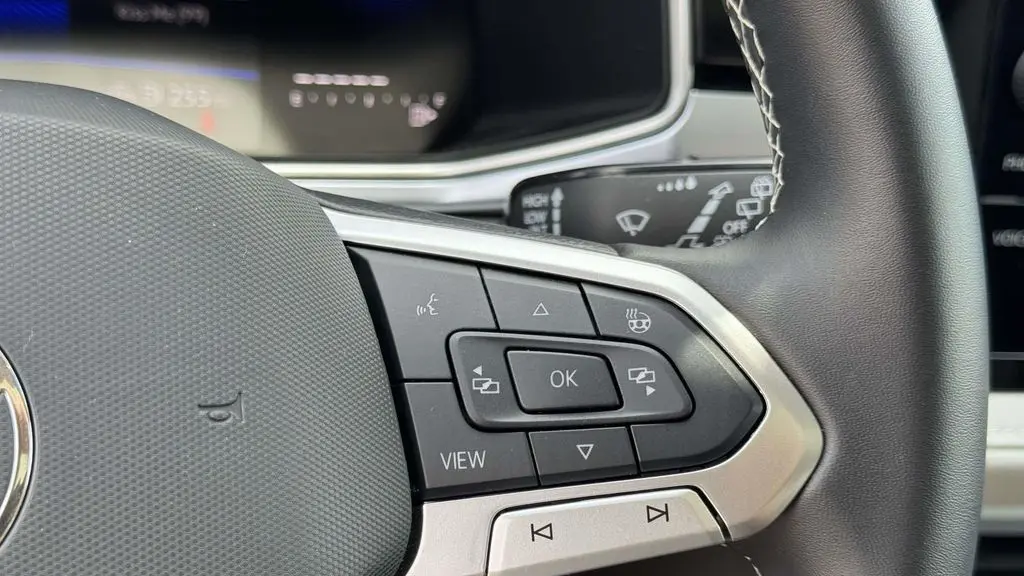 2025 Volkswagen Taos SE 4Motion
