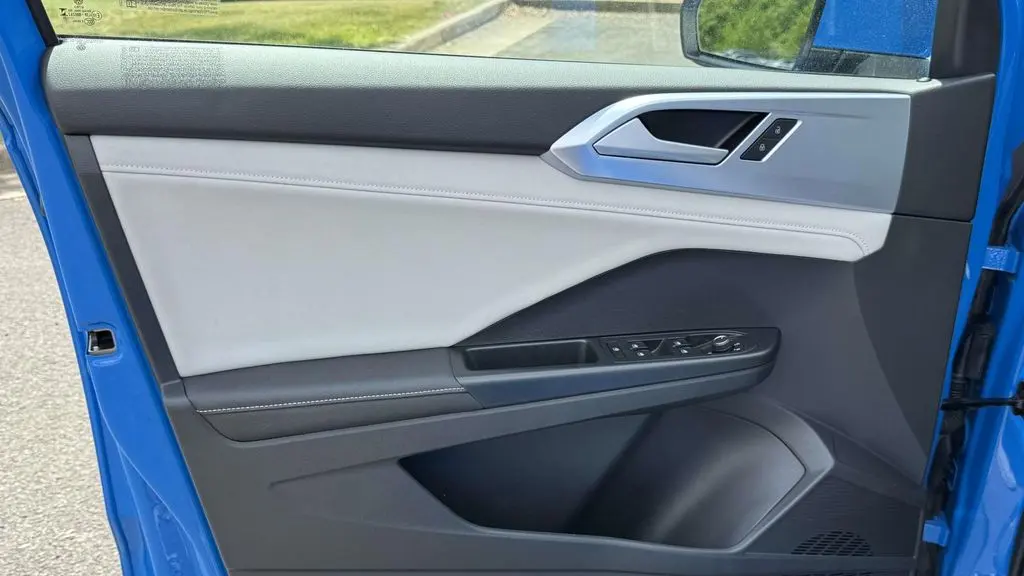 2025 Volkswagen Taos SE 4Motion