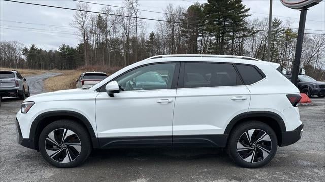 2025 Volkswagen Taos SE 4Motion