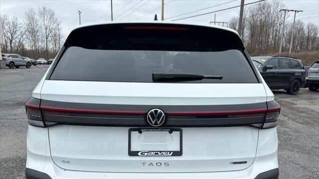 2025 Volkswagen Taos SE 4Motion