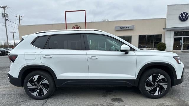 2025 Volkswagen Taos SE 4Motion