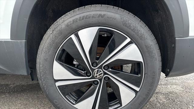2025 Volkswagen Taos SE 4Motion