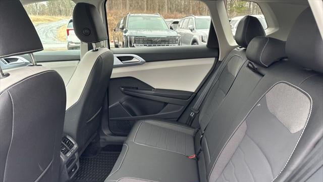 2025 Volkswagen Taos SE 4Motion