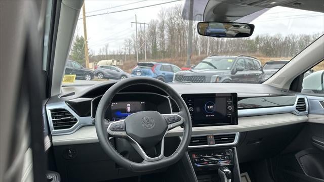 2025 Volkswagen Taos SE 4Motion