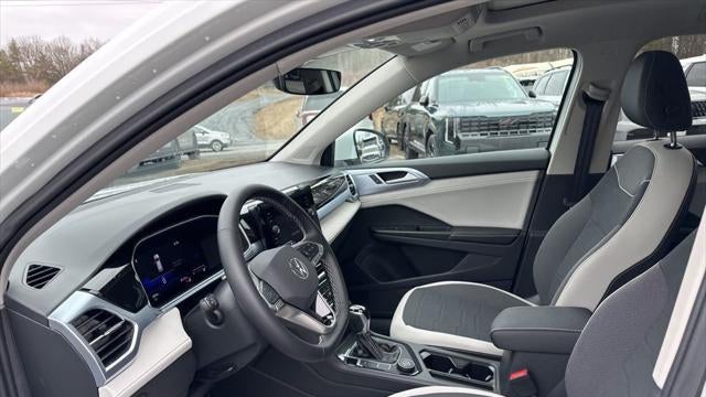 2025 Volkswagen Taos SE 4Motion