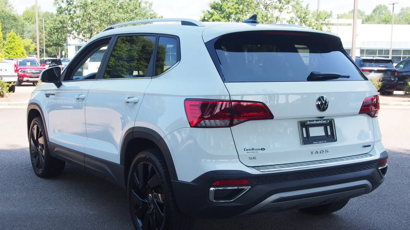2023 Volkswagen Taos SE 4Motion