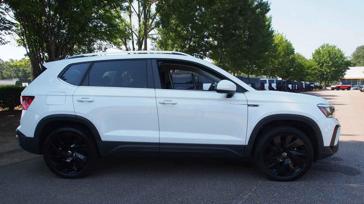 2023 Volkswagen Taos SE 4Motion